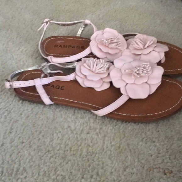 Flat sandals with flowers - Picture 2 of 4